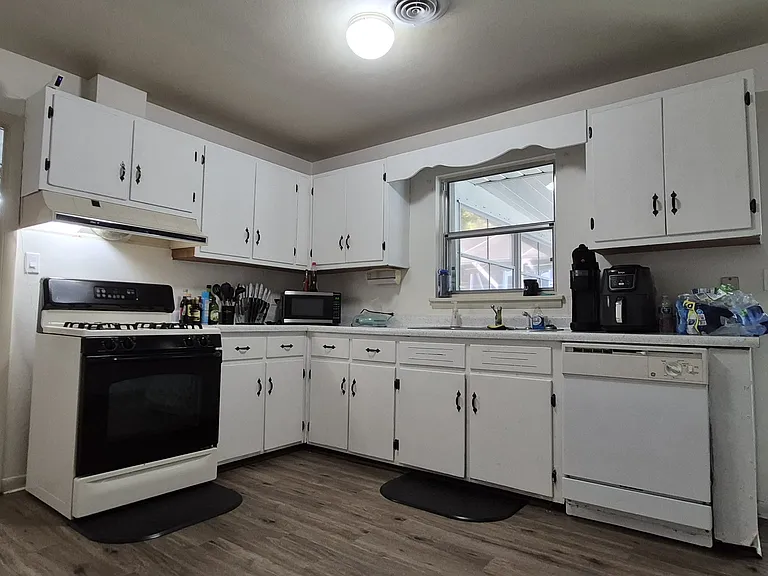 396 Andrew Dr — Photo 22