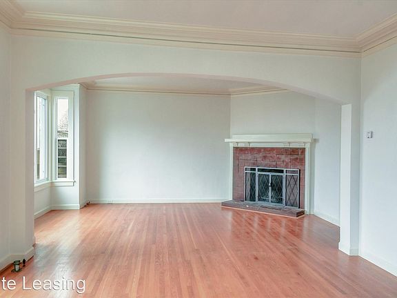 3rd image of 1060 Ashbury St