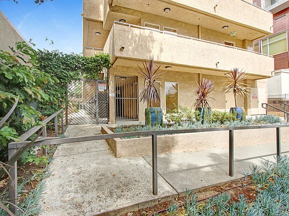4th image of 156 S Oak Knoll Ave APT 103