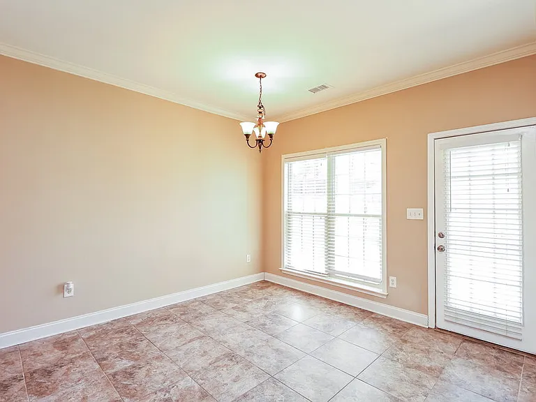 2045 Highview Way — Photo 8