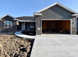 14443 Red Gauntlet St, Waverly, NE 68462