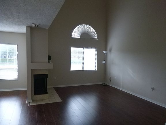 2nd image of 2254 Stonington Ave #2254
