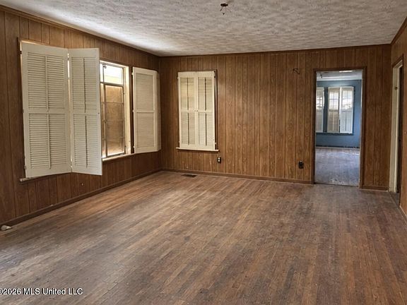 3rd image of 2161 W McDowell Rd