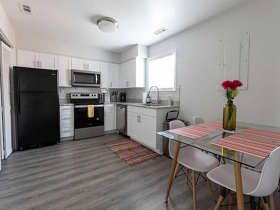 4th image of 9508 17th Bay St APT B