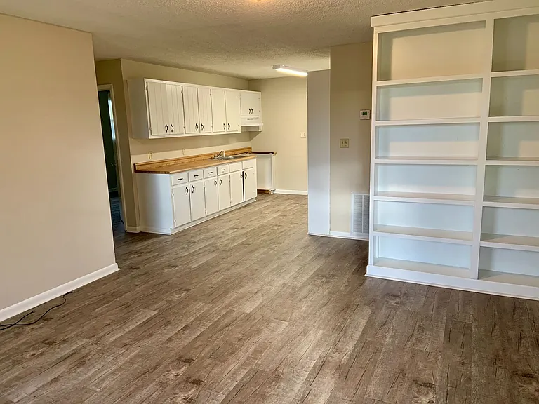 16998 Carter Cir — Photo 2