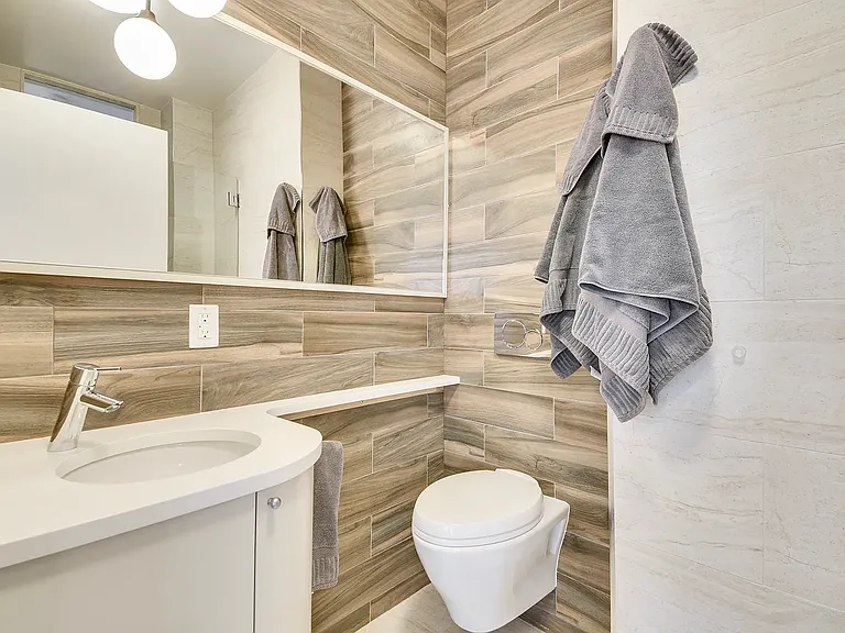 206 E 20th St #TOWNHOUSE — Photo 12