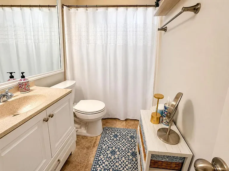 713 Suwanee Ave — Photo 6