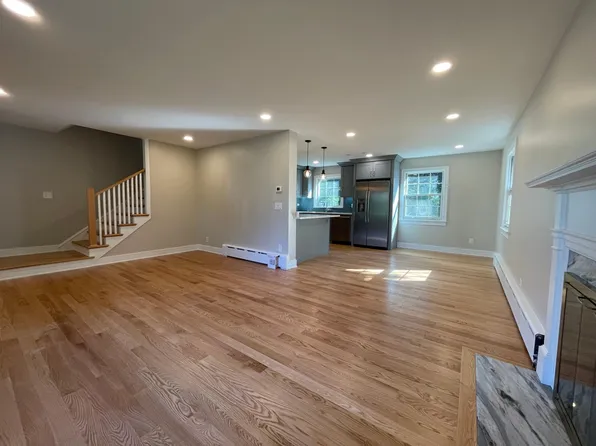 1921 Highland Ave, Wilmette, IL 60091
