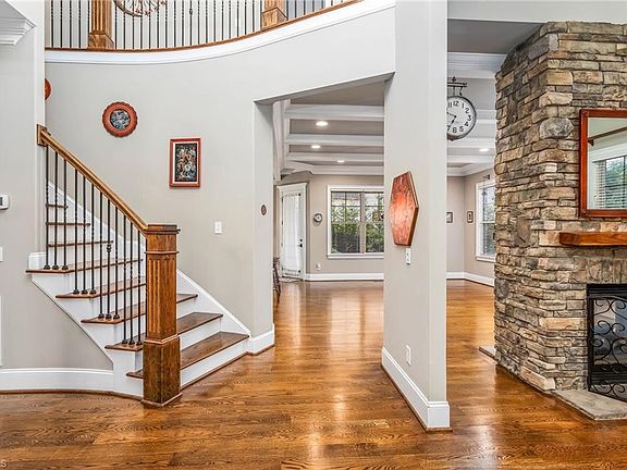 3rd image of 1376 Pheasant Ln