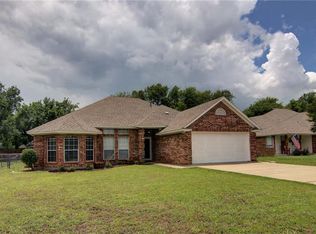 4 S Sharon Dr, Krum, TX 76249