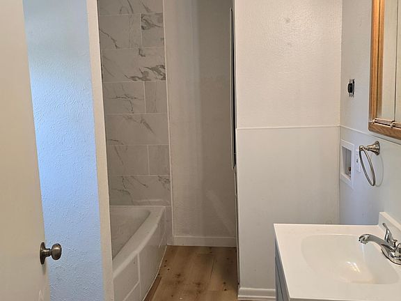 4th image of 811 E Navarro Ave