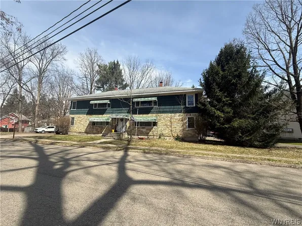 113 Torrance Pl, Gowanda, NY 14070
