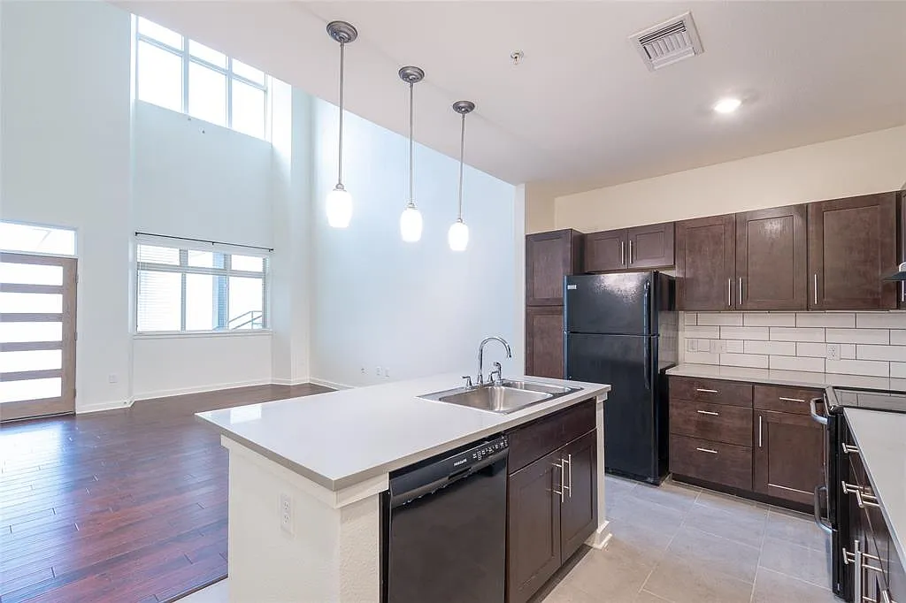 6700 Menchaca Rd — Photo 3