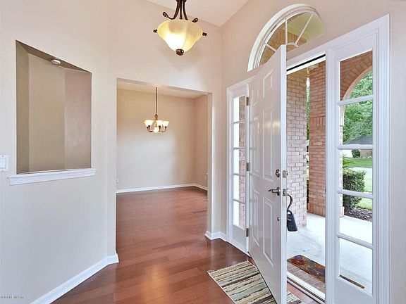 5th image of 709 Fair Oaks Ln