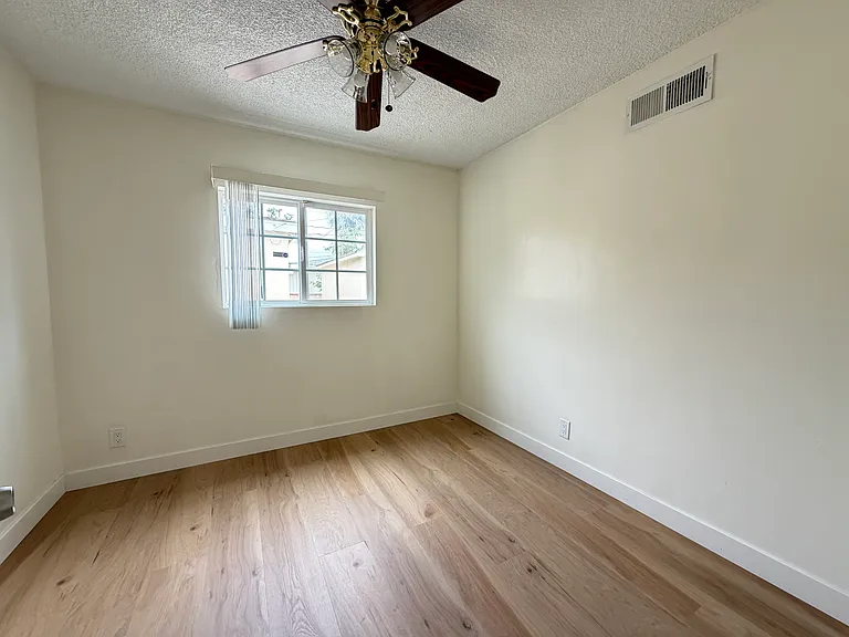 4740 N Fircroft Ave — Photo 12