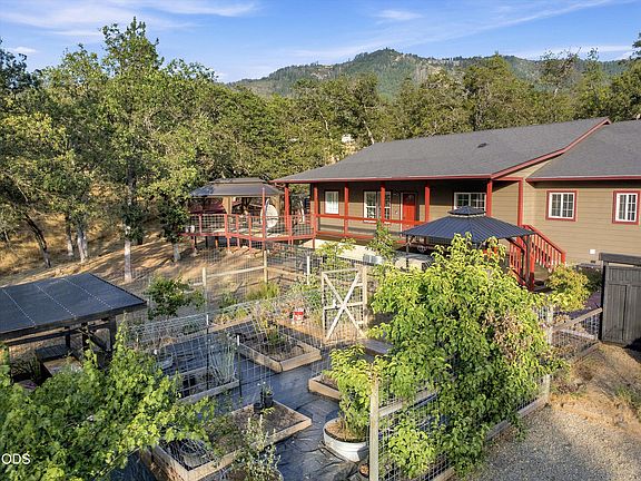 3rd image of 101 Rocky Knoll Ln