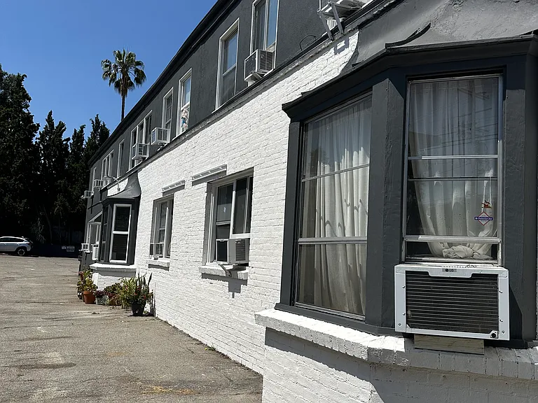Rowena Ave — Photo 5
