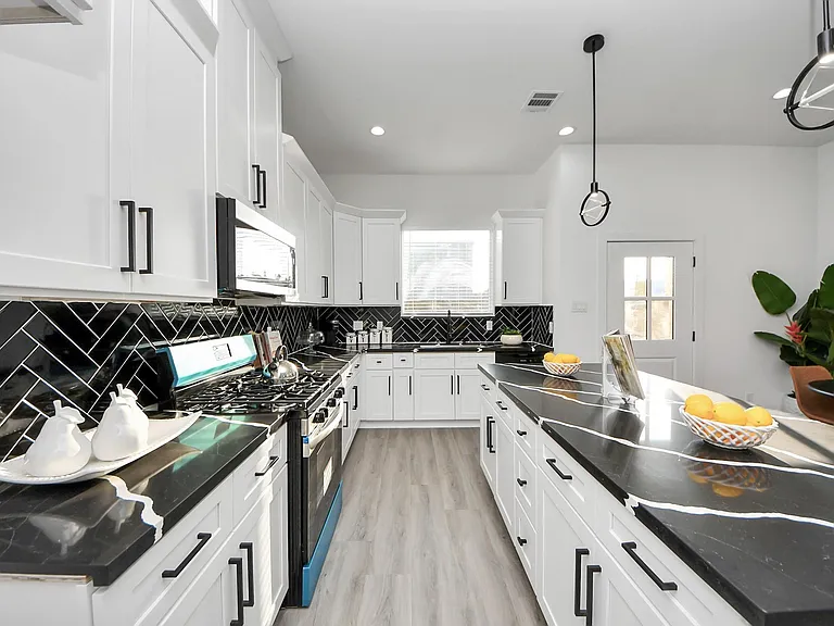 8533 Amadwe St #B — Photo 2