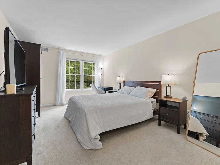 7501 Ashby Ln #J — Photo 12