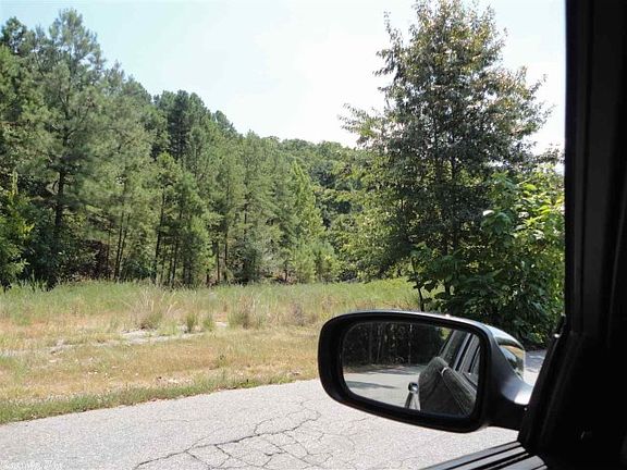 3rd image of W End N Oaks Ln