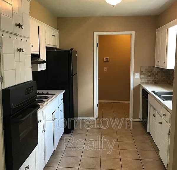 1013 Kelly Park Rd — Photo 6