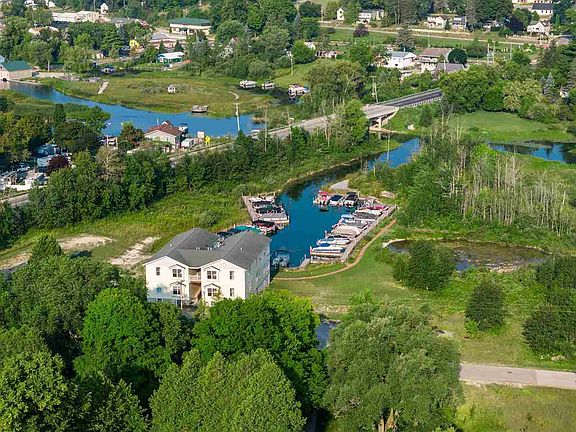 3rd image of 7287 Spring St