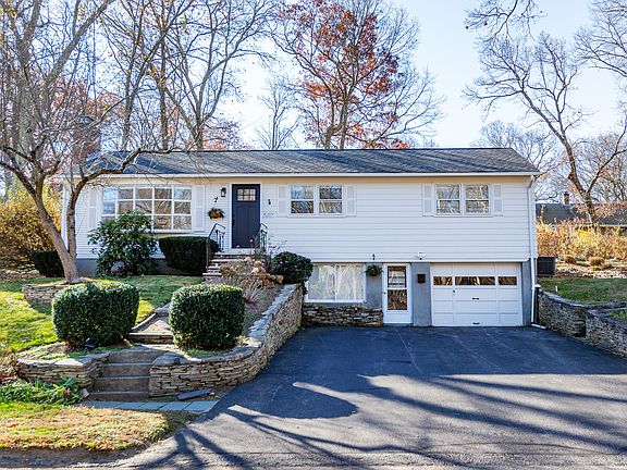 4th image of 136B Maplewood Dr