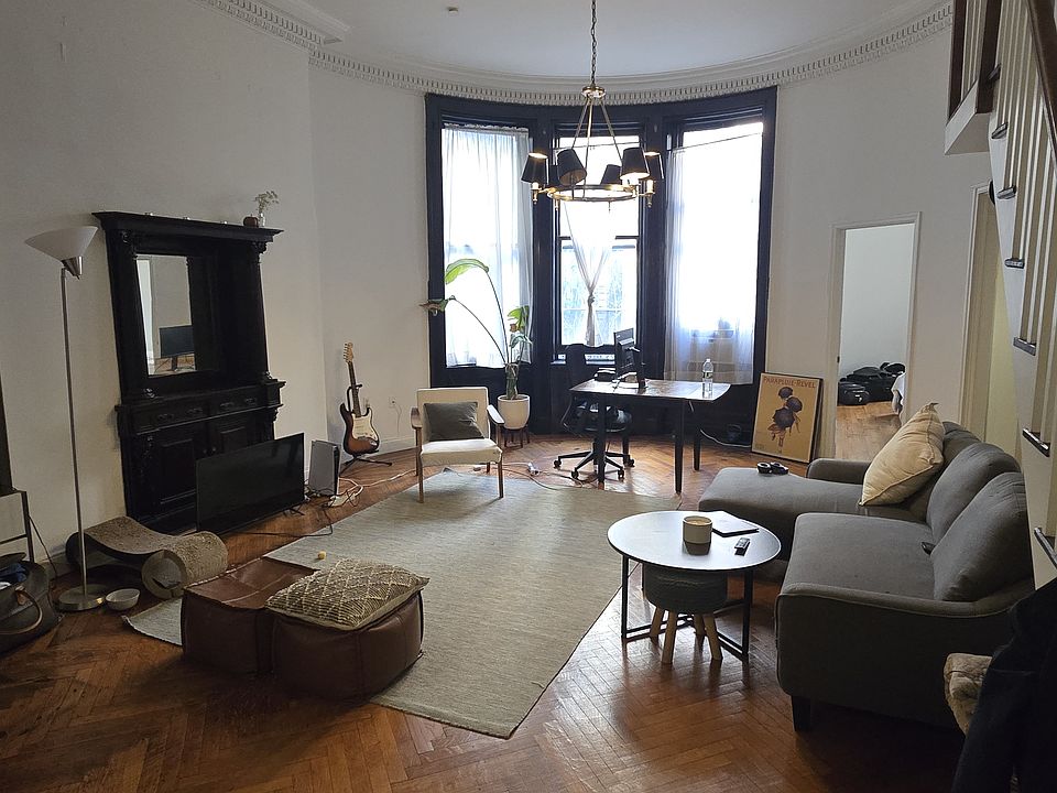 1st image of 311 W 72nd St #1E