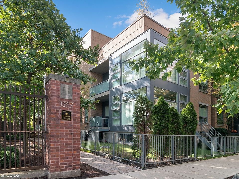 1st image of 1307 W Wrightwood Ave APT 206