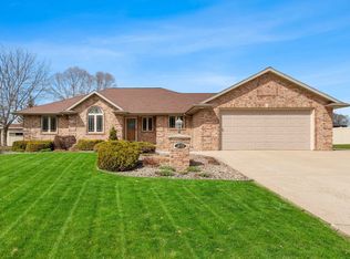 3173 Warm Springs Dr, Green Bay, WI 54311