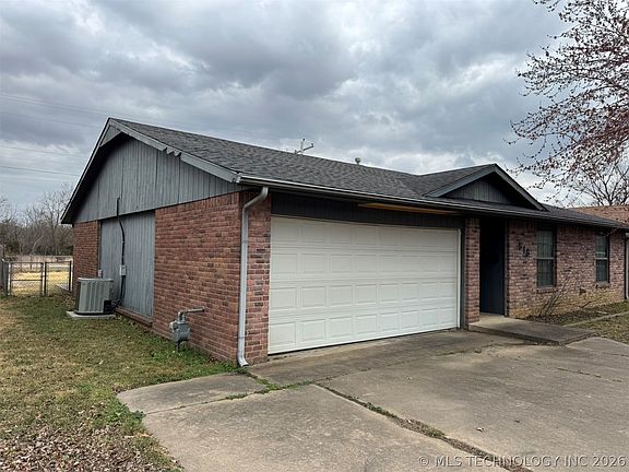 3rd image of 518 Carol Rd