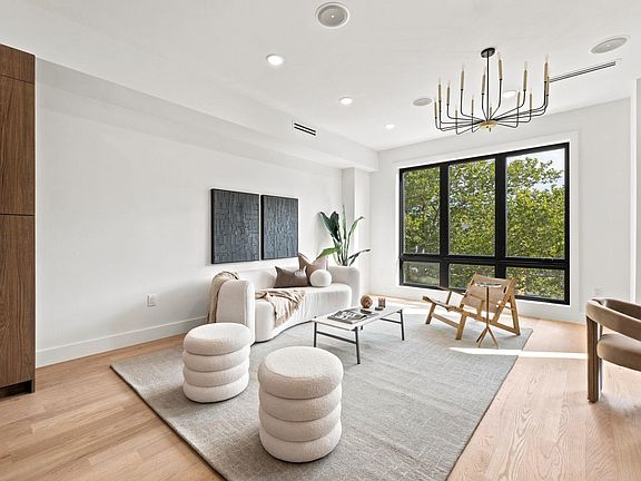3rd image of 42 Waverly St Floor 2