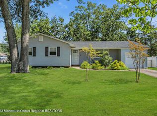 34 Oak Leaf Ln, Toms River, NJ