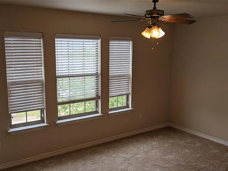 114 Sendero Dr — Photo 16