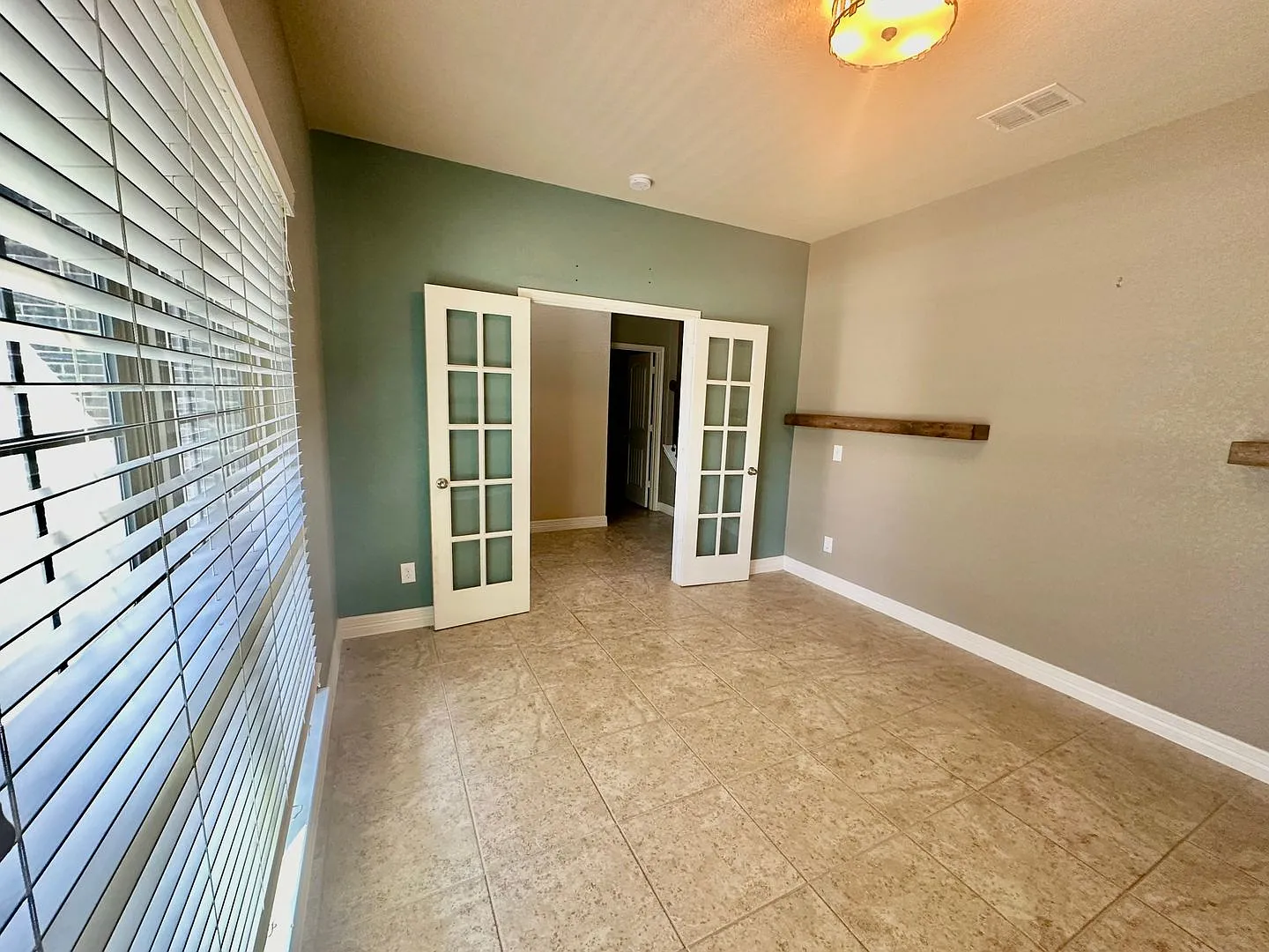 Fantastic Location ~ Convenient to Lackland, great restaurants ~ Room to Spread out! — Photo 3