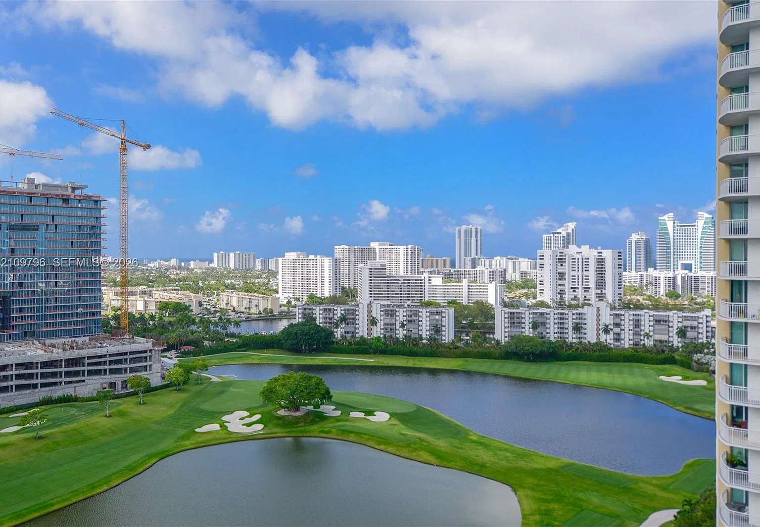 Duo Condominium West — Photo 1