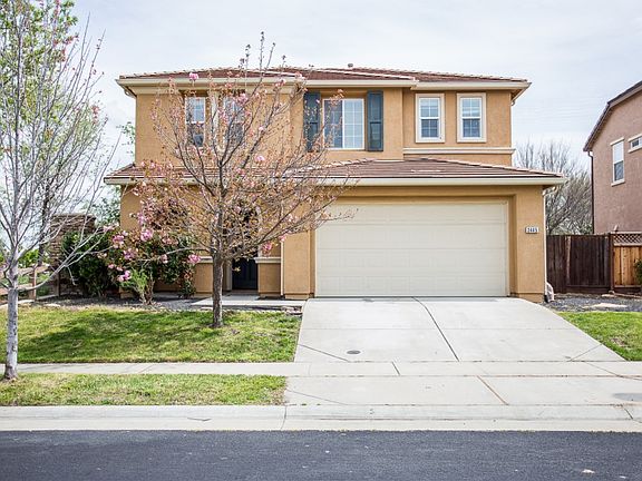 3rd image of 2445 Kinsella Way