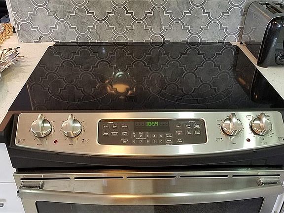 4th image of 3101 Oakridge V #3101