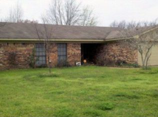 116 Cypress Dr, Palestine, TX 75801