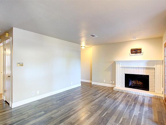4th image of 1900 Cloisters Dr APT 312