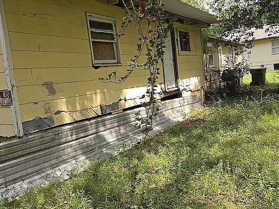 4th image of 408 Chisholm St