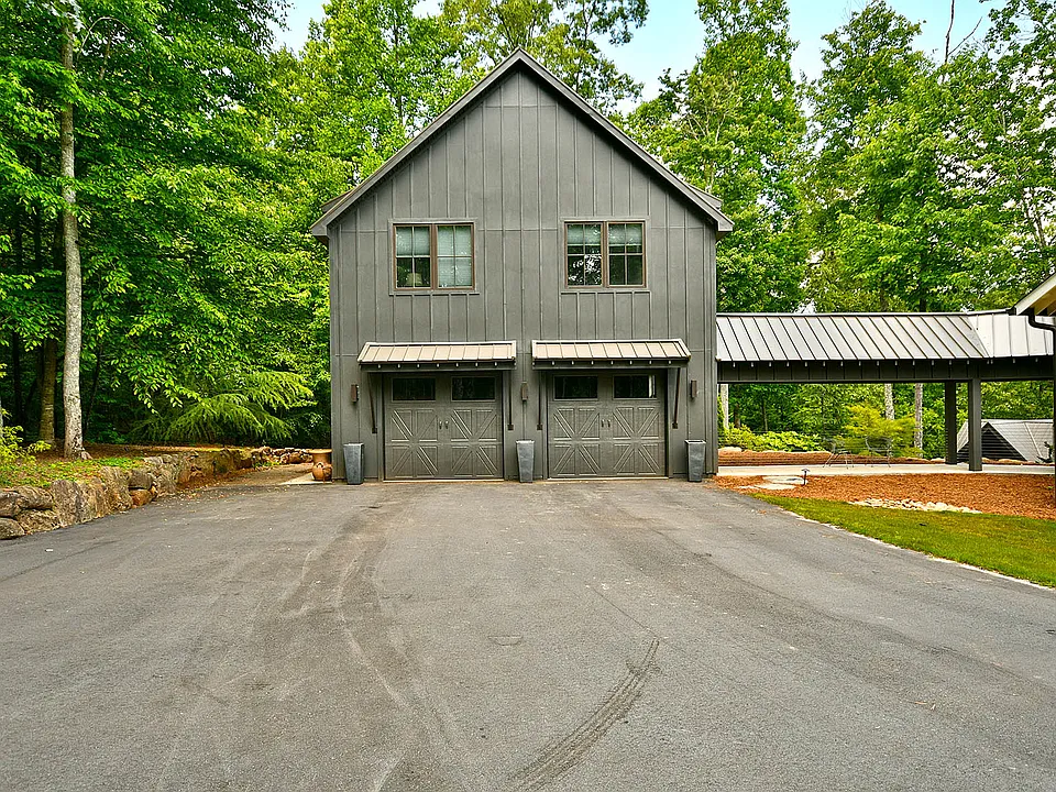 101 N Henderson Rd
