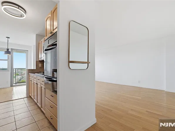 6600 JFK Blvd E #22F, West New York, NJ 07093