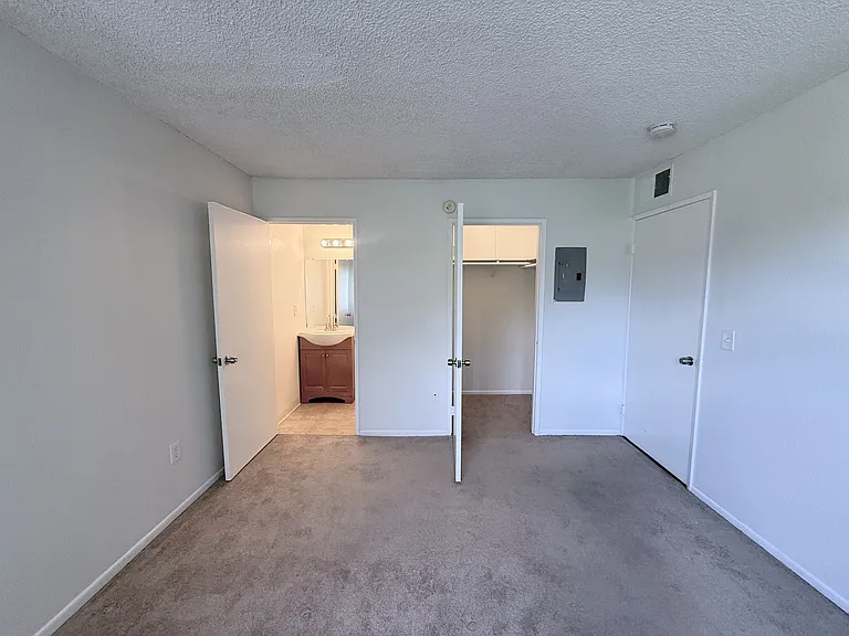 735 E Palmer Ave #202 — Photo 5