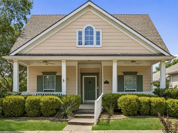901 Wenk Ct, Aubrey, TX 76227