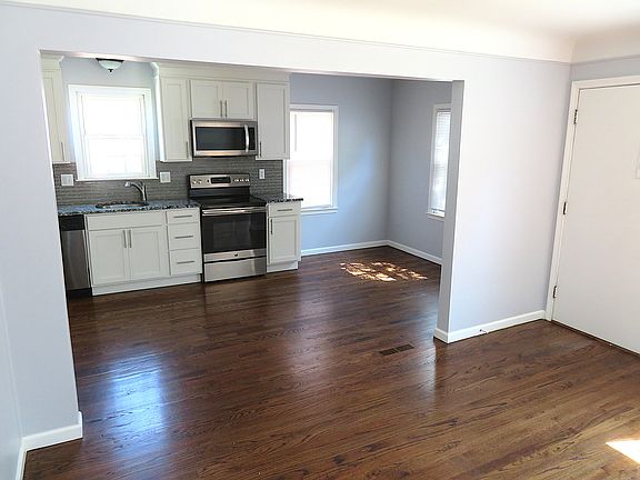5th image of 521 N Rembrandt Ave