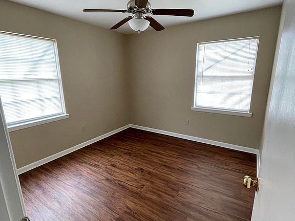 3rd image of 1108 Meadowbrook Dr