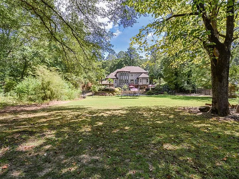 2210 Spalding Dr — Photo 9