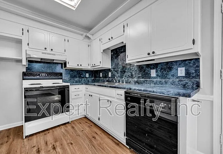 822 Linbard Ln — Photo 18