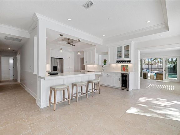 2nd image of 106 N Boulevard Of The Presidents